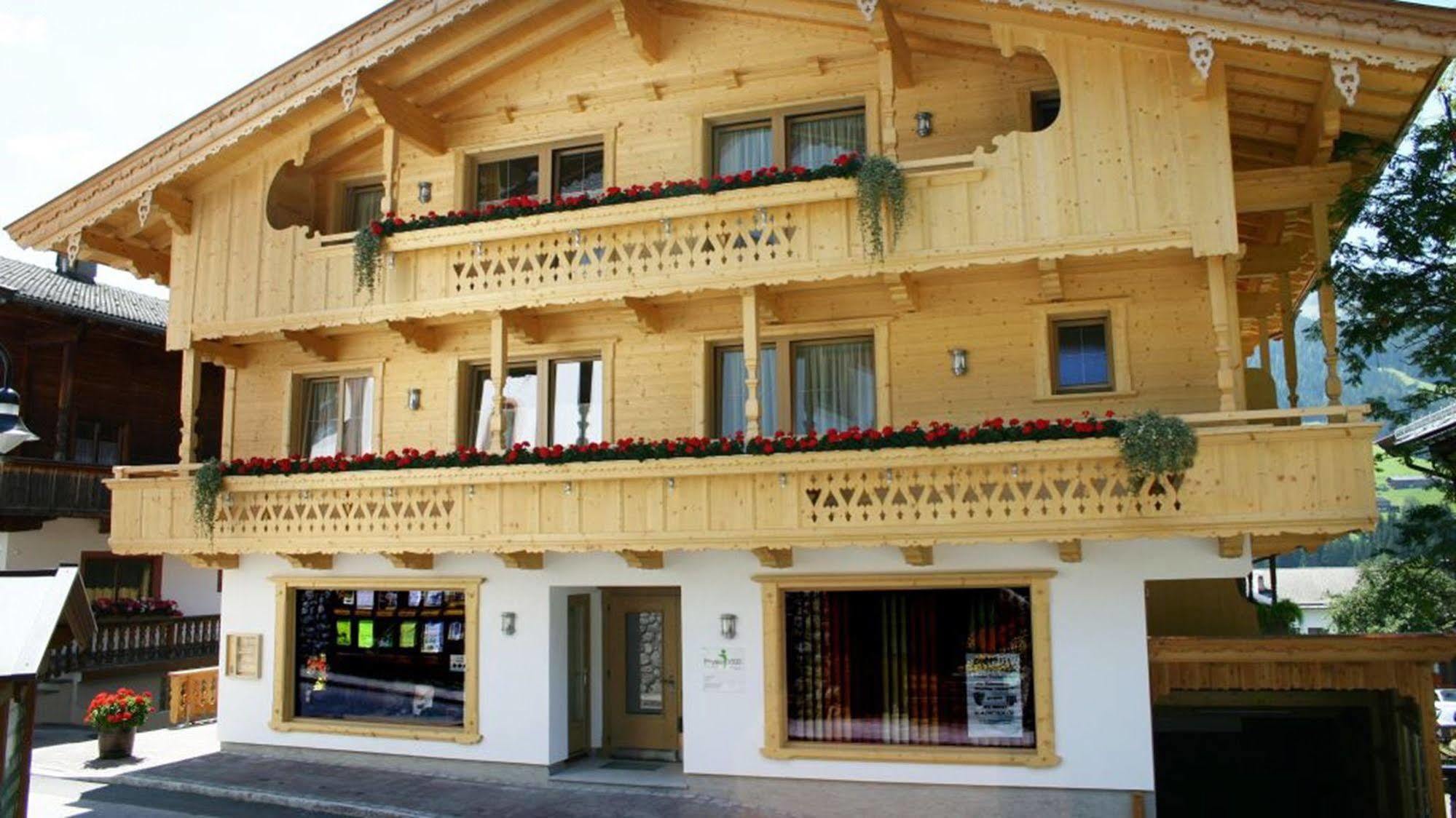 Das Gaestehaus Schneider Am Dorfplatz Alpbach Exteriér fotografie