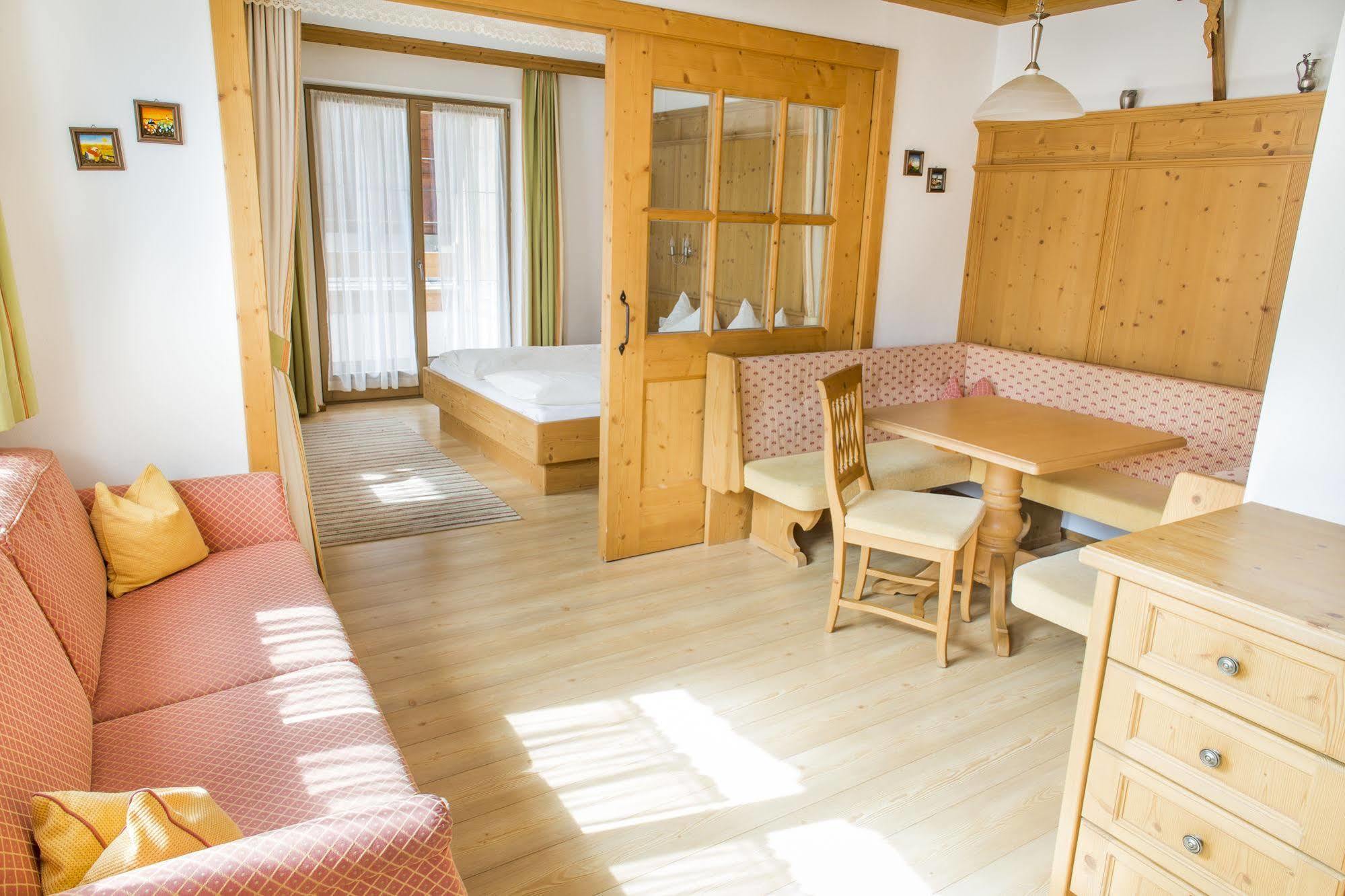 Das Gaestehaus Schneider Am Dorfplatz Alpbach Exteriér fotografie